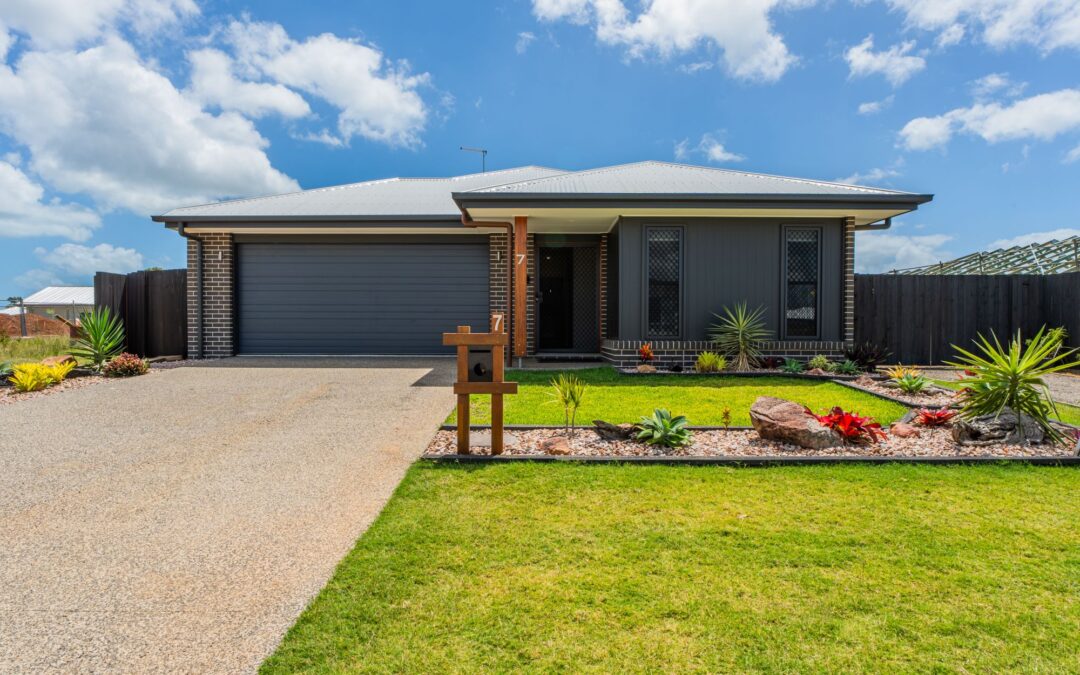 7 Bowie Avenue, KAWUNGAN  QLD  4655