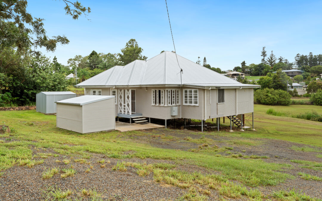 15 Bridge Street, TIARO  QLD  4650