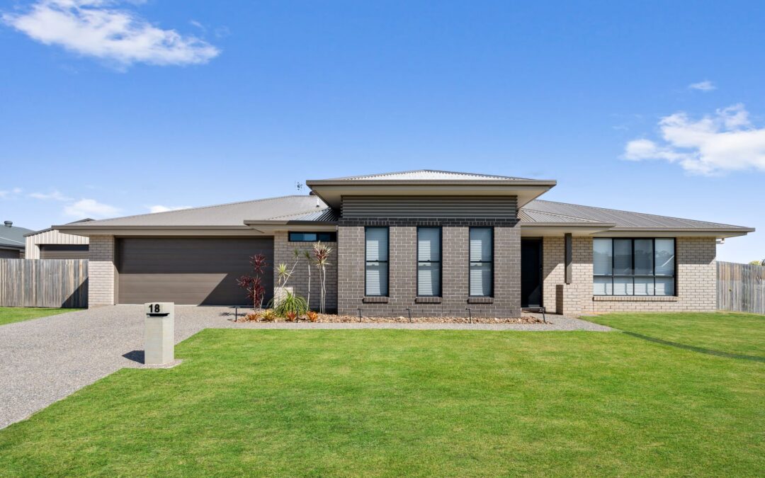 18 Bonavista Way, ELI WATERS  QLD  4655