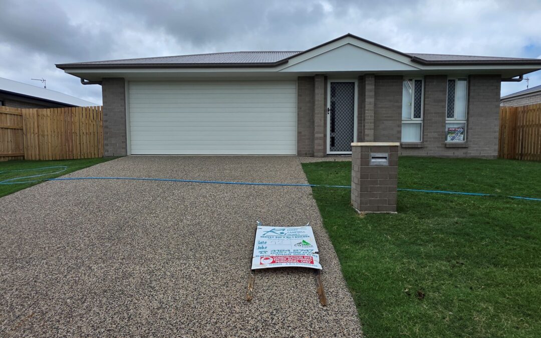 4 Blarney Drive, ELI WATERS  QLD  4655