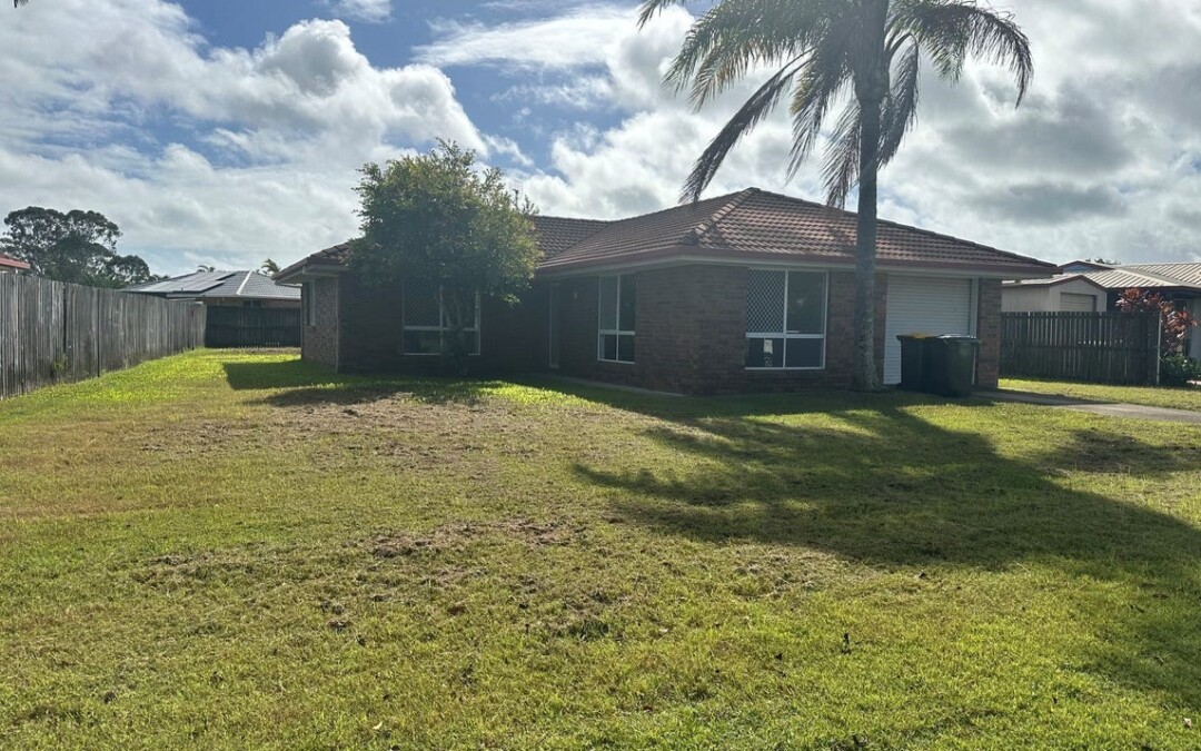 58 Thornbill Drive, ELI WATERS, QLD 4655