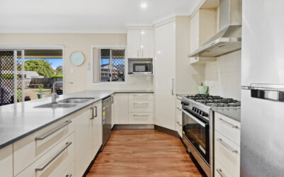 5 Myrtle Close, KAWUNGAN, QLD 4655
