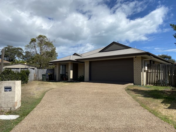 7 Bianca Court, TORQUAY, QLD 4655