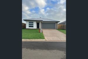 13 Frederick Circuit, ELI WATERS, QLD 4655