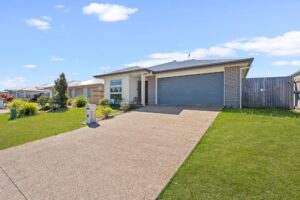 13 Frederick Circuit, ELI WATERS, QLD 4655