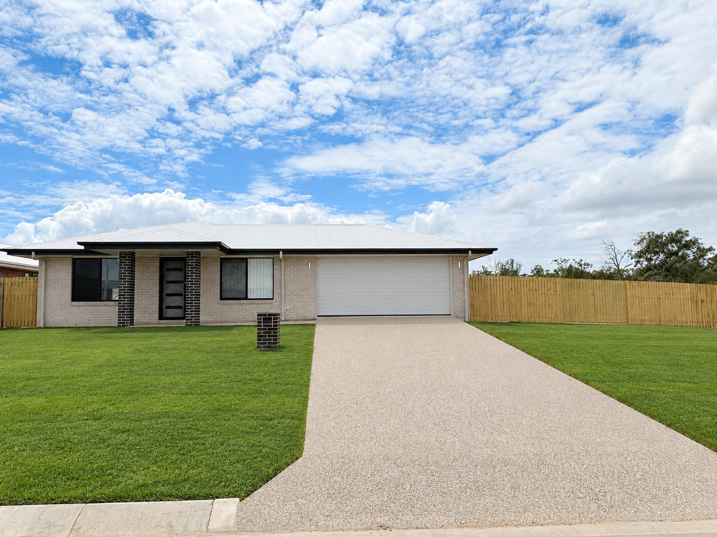 1 Finigan Road, ELI WATERS, QLD 4655
